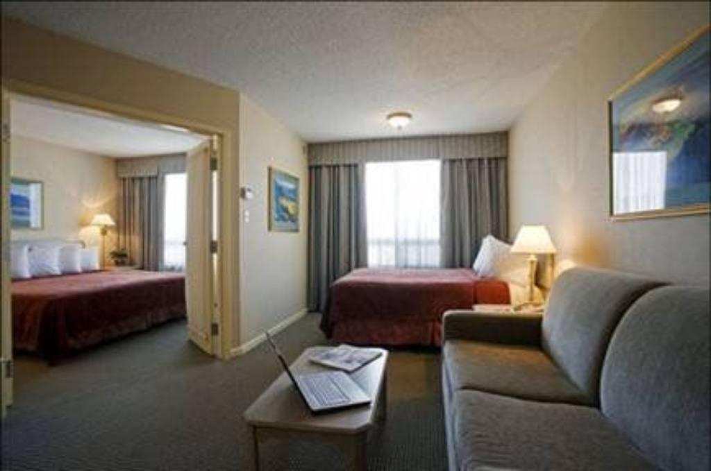 Hotel By Marriott Laval