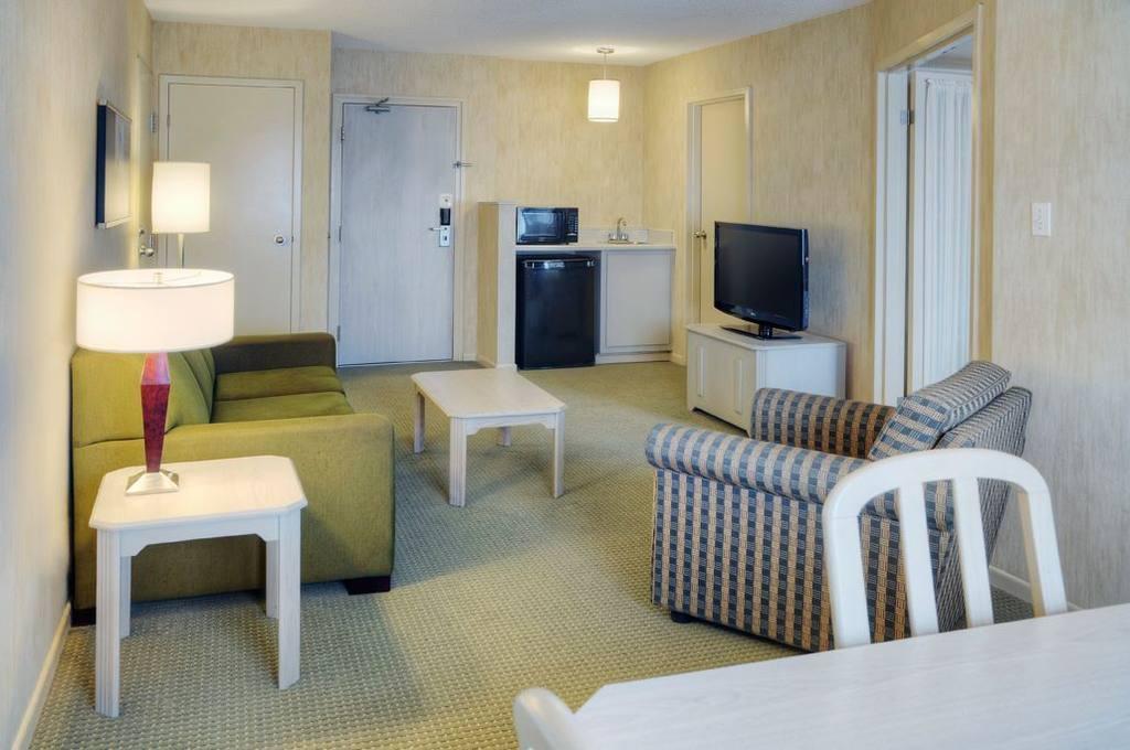 By Marriott Laval