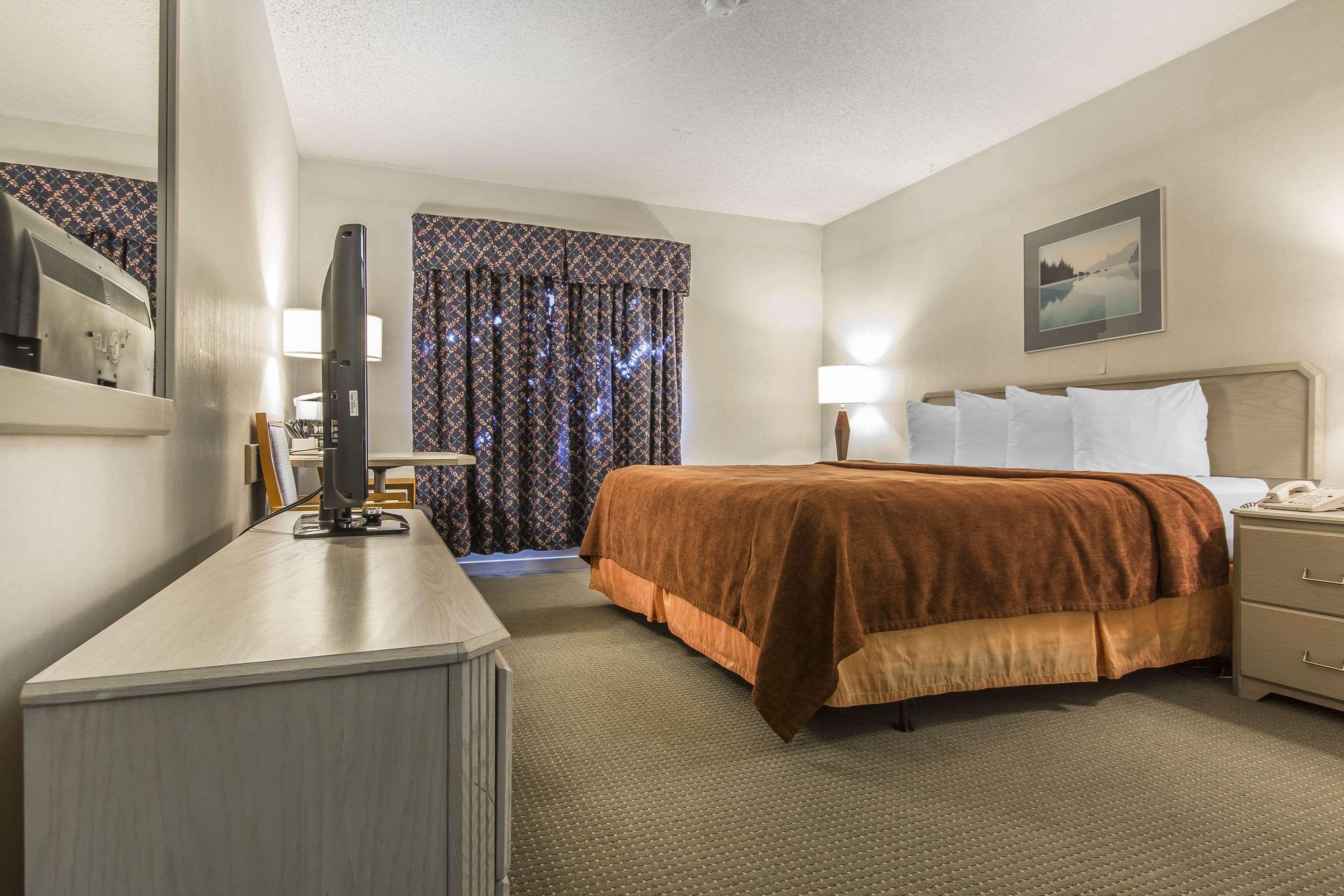 Hotel By Marriott Laval