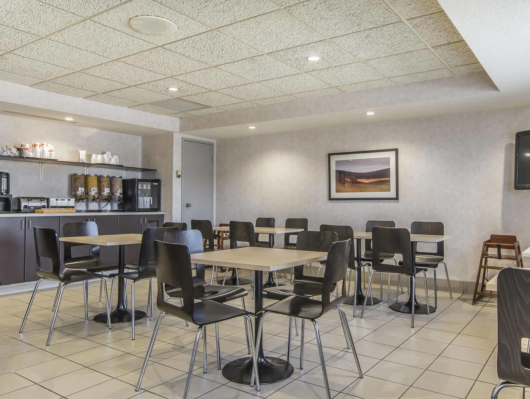 Hotel By Marriott Laval